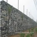 Scatola di gabion esagonale sulla riva del fiume